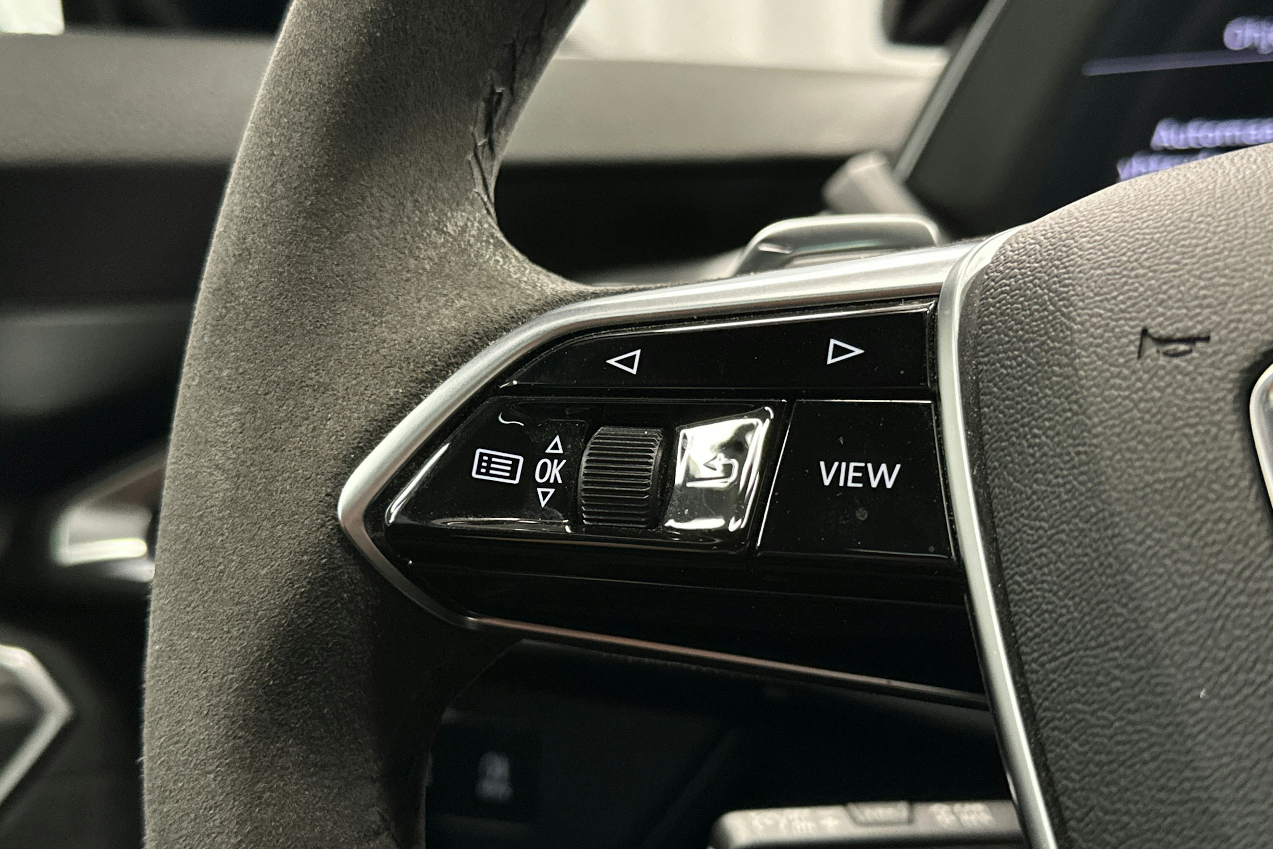 harmaa Audi e-tron 2023 kuva 22.
