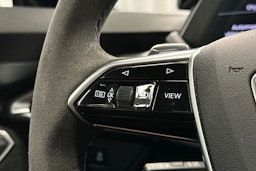harmaa Audi e-tron 2023 kuva 22.