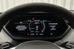 harmaa Audi e-tron 2023 kuva 24.