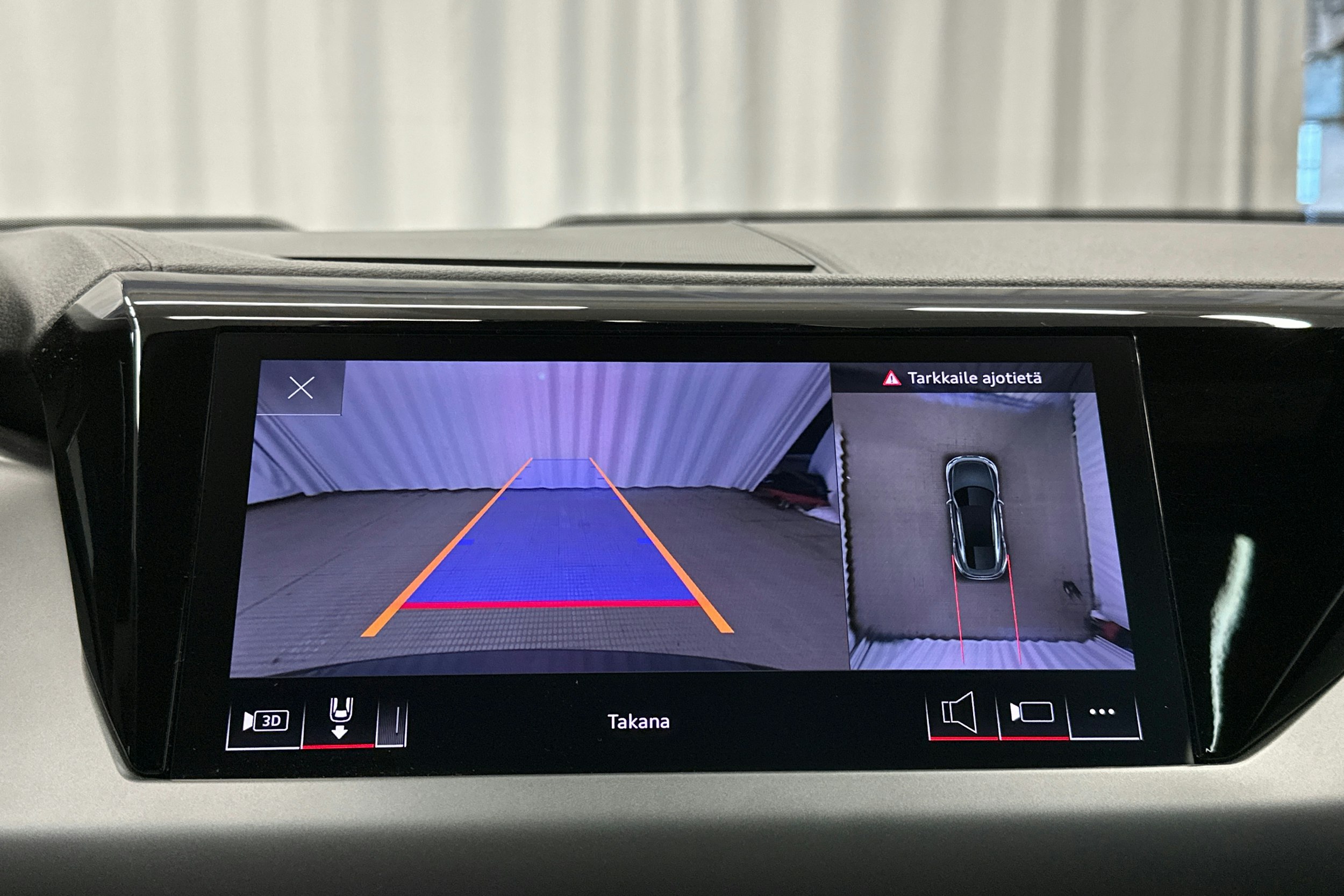 harmaa Audi e-tron 2023 kuva 27.
