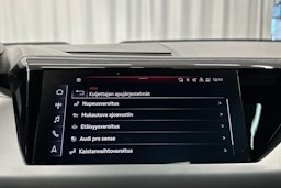 harmaa Audi e-tron 2023 kuva 30.