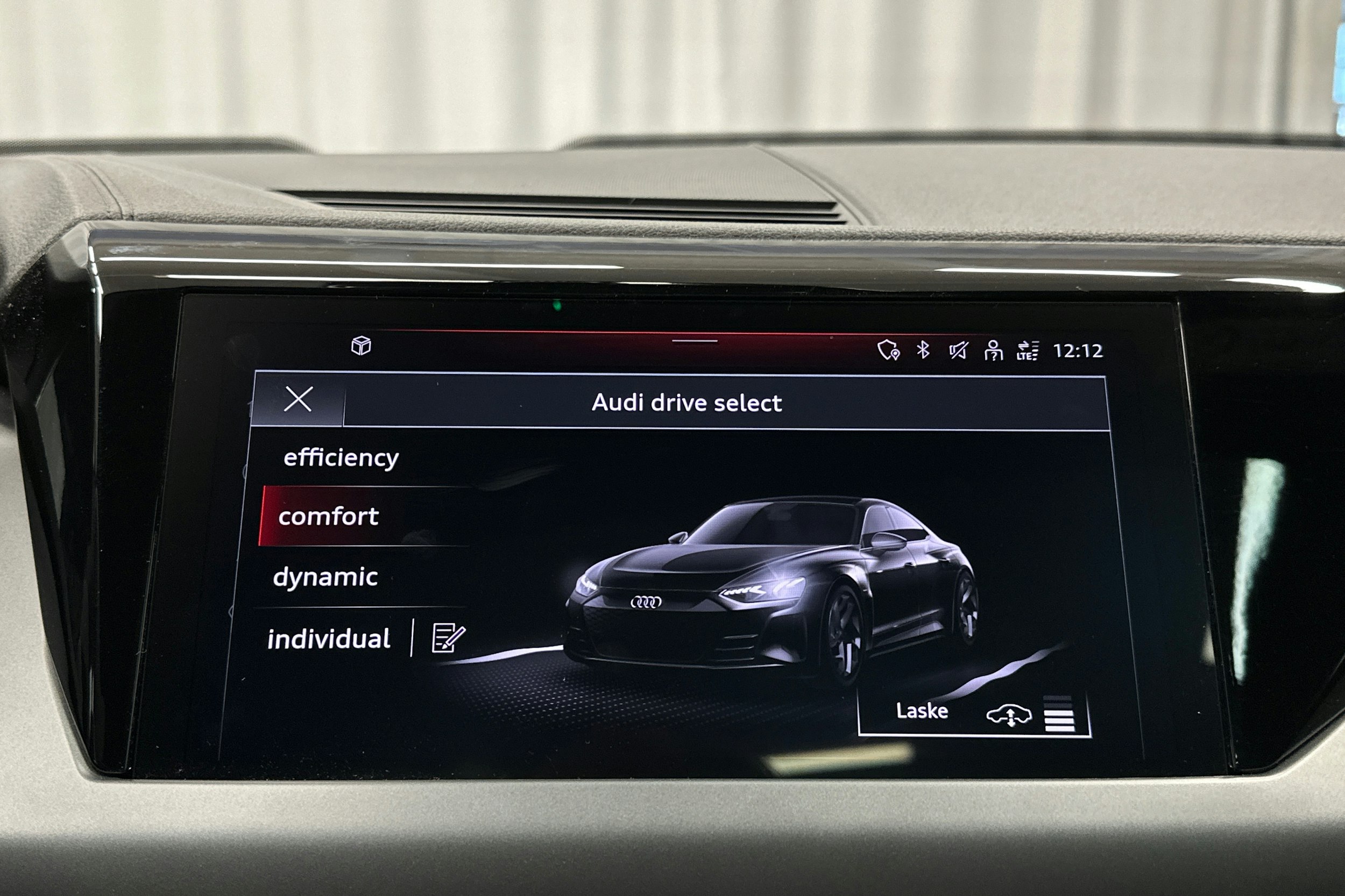 harmaa Audi e-tron 2023 kuva 33.