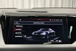 harmaa Audi e-tron 2023 kuva 33.