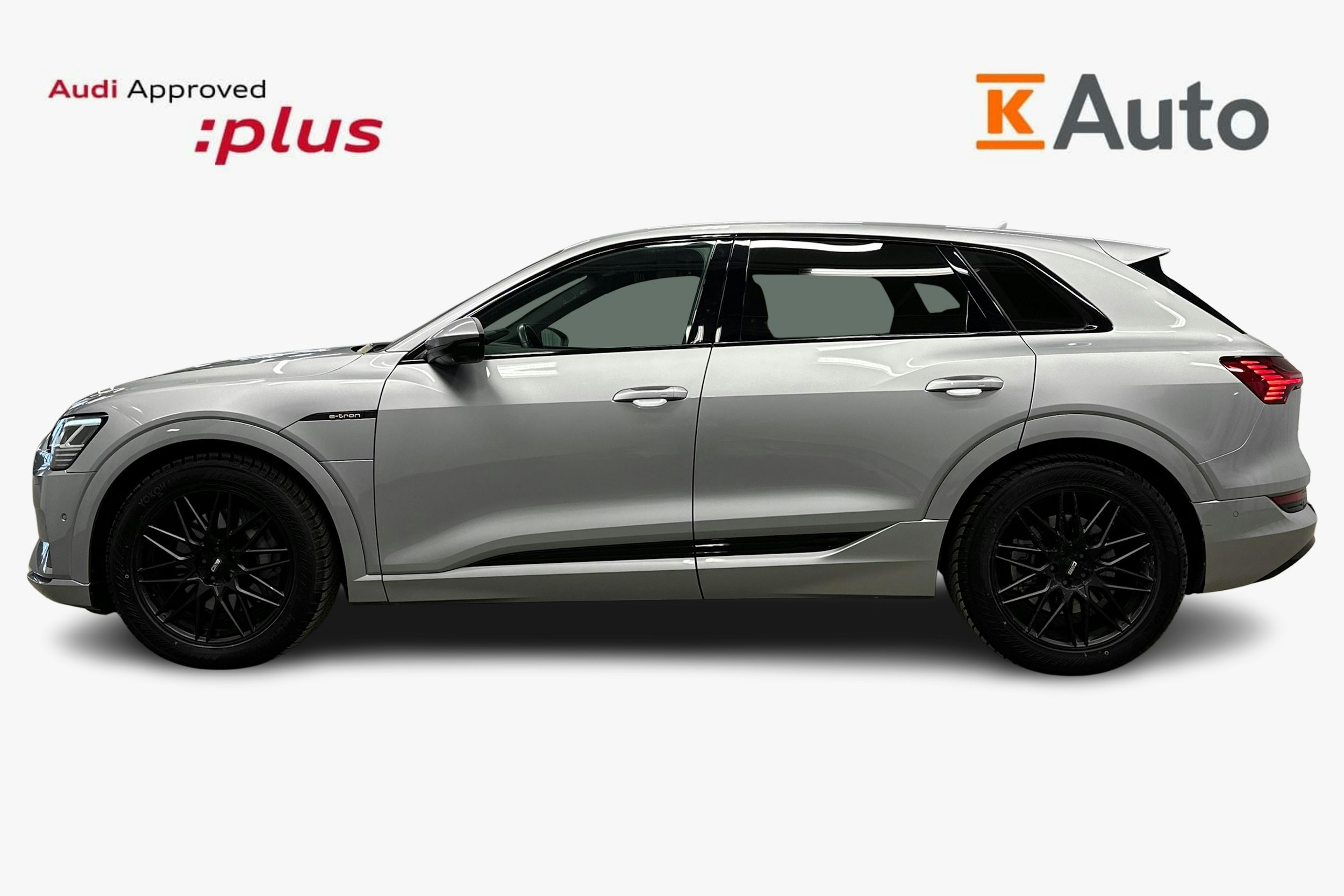 harmaa Audi e-tron 2023 kuva 6.