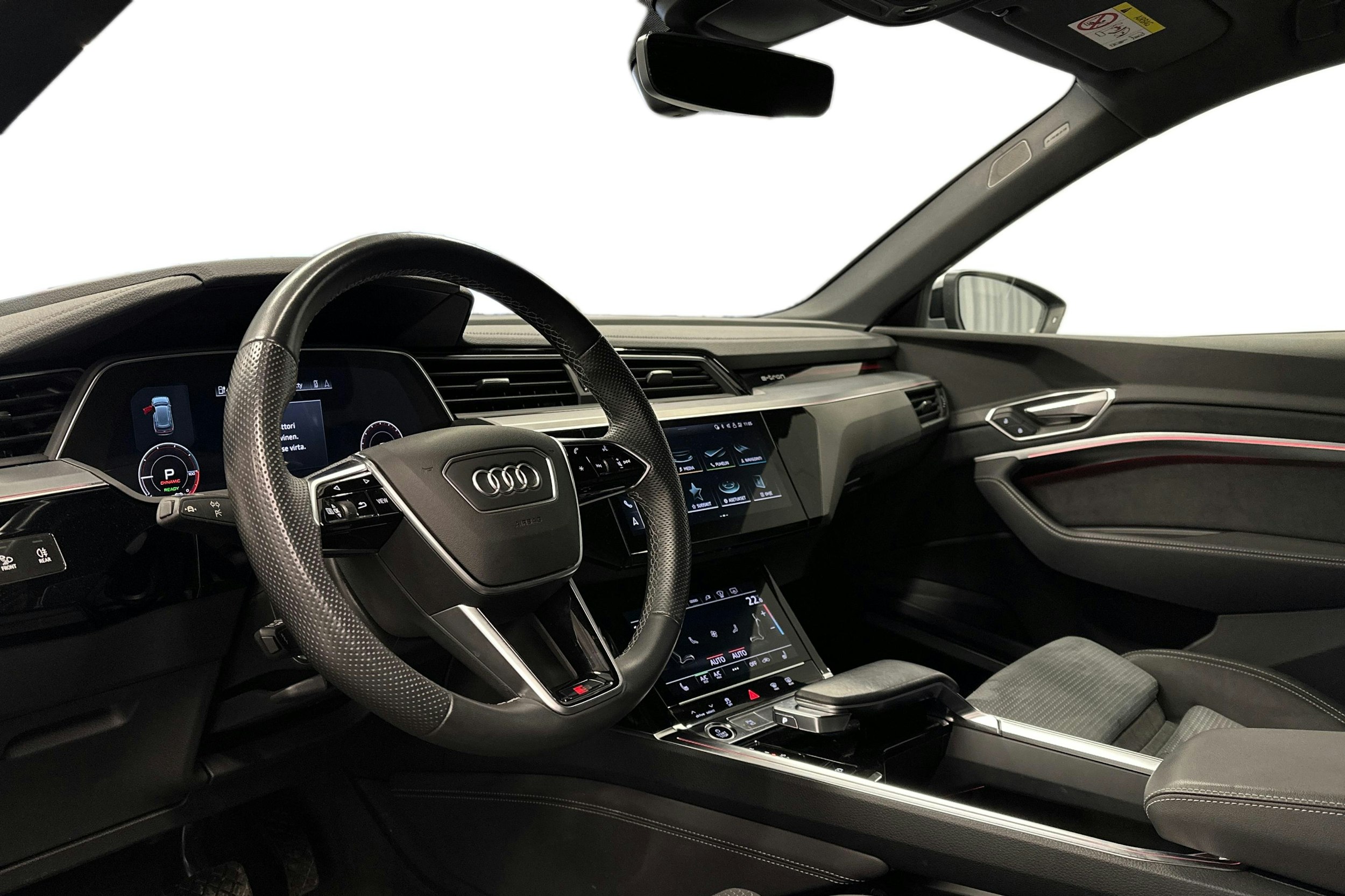 harmaa Audi e-tron 2023 kuva 7.