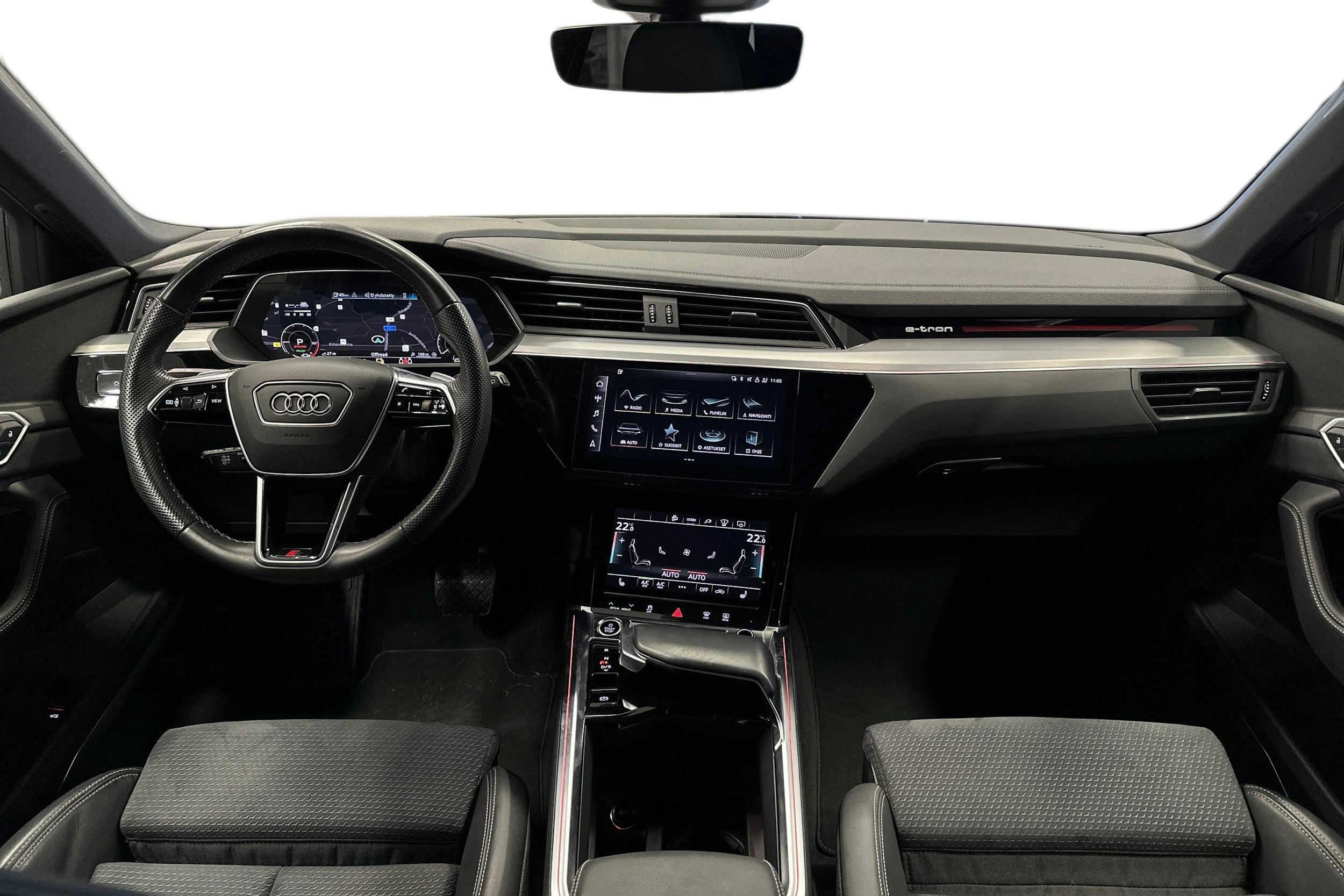 harmaa Audi e-tron 2023 kuva 9.