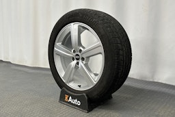 harmaa Audi e-tron 2023 kuva 12.