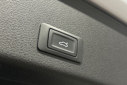 harmaa Audi e-tron 2023 kuva 14.