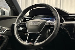 harmaa Audi e-tron 2023 kuva 16.