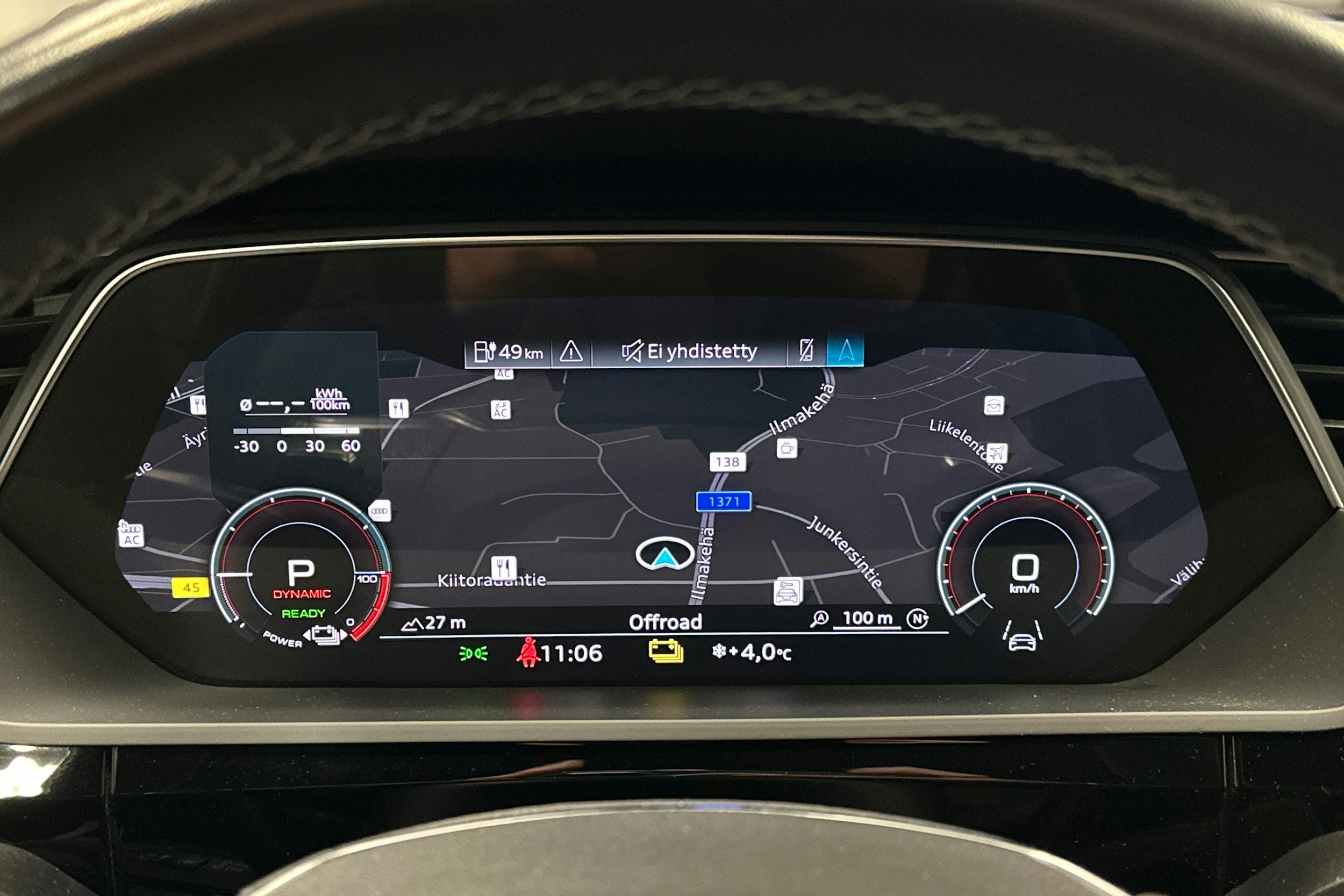 harmaa Audi e-tron 2023 kuva 20.