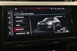 harmaa Audi e-tron 2023 kuva 23.