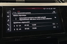 harmaa Audi e-tron 2023 kuva 24.