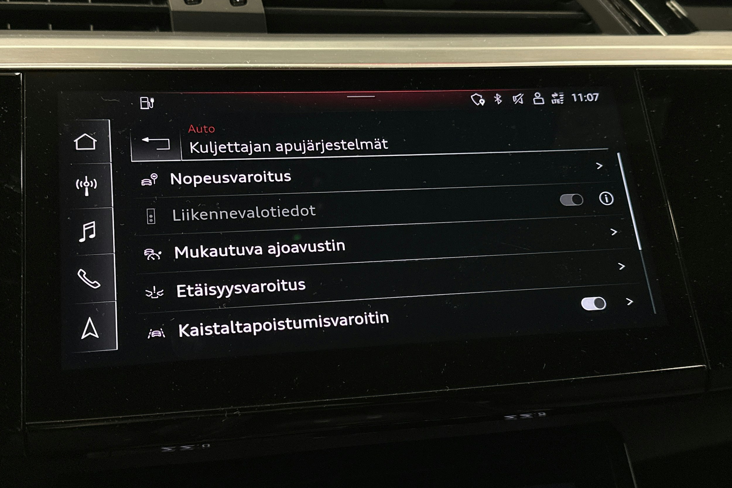 harmaa Audi e-tron 2023 kuva 26.