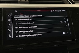 harmaa Audi e-tron 2023 kuva 26.