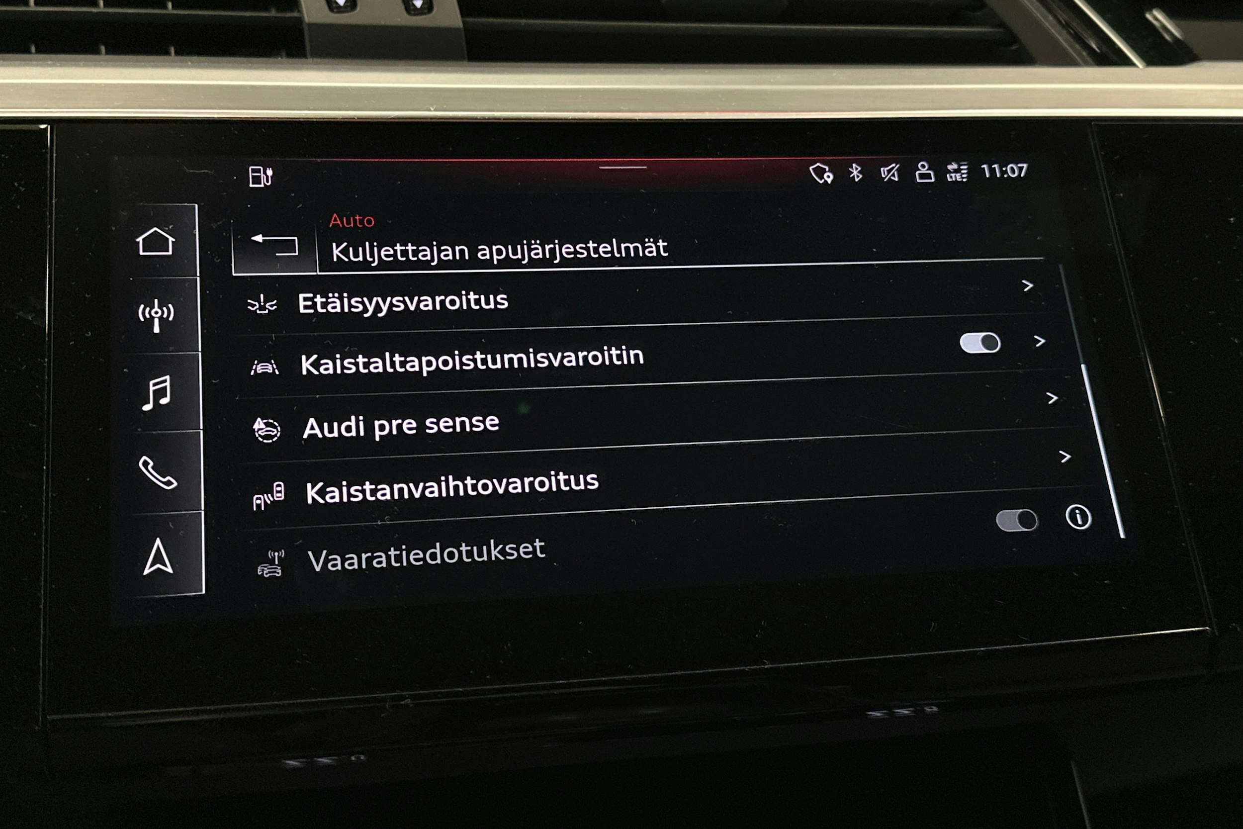 harmaa Audi e-tron 2023 kuva 27.