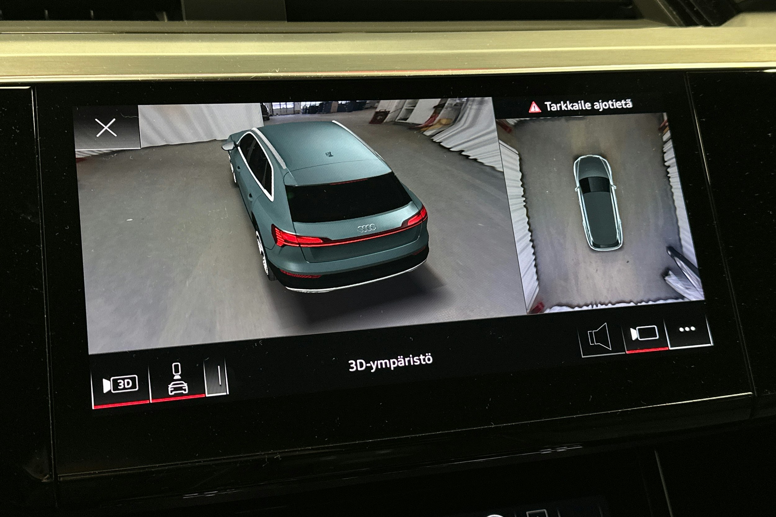 harmaa Audi e-tron 2023 kuva 28.