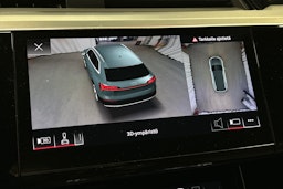 harmaa Audi e-tron 2023 kuva 28.