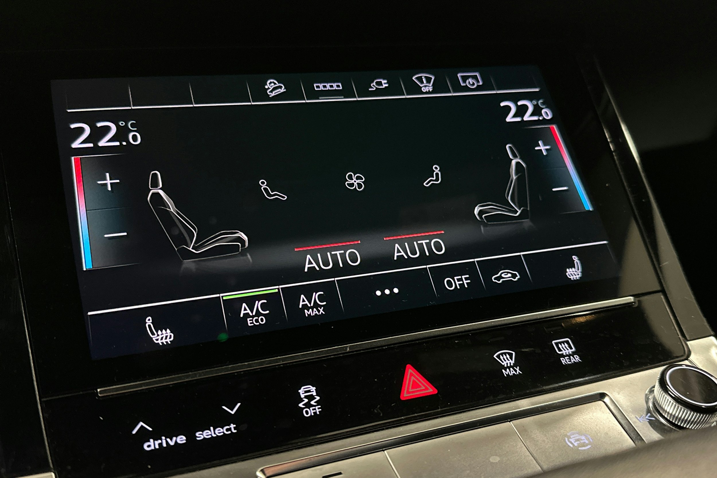 harmaa Audi e-tron 2023 kuva 29.