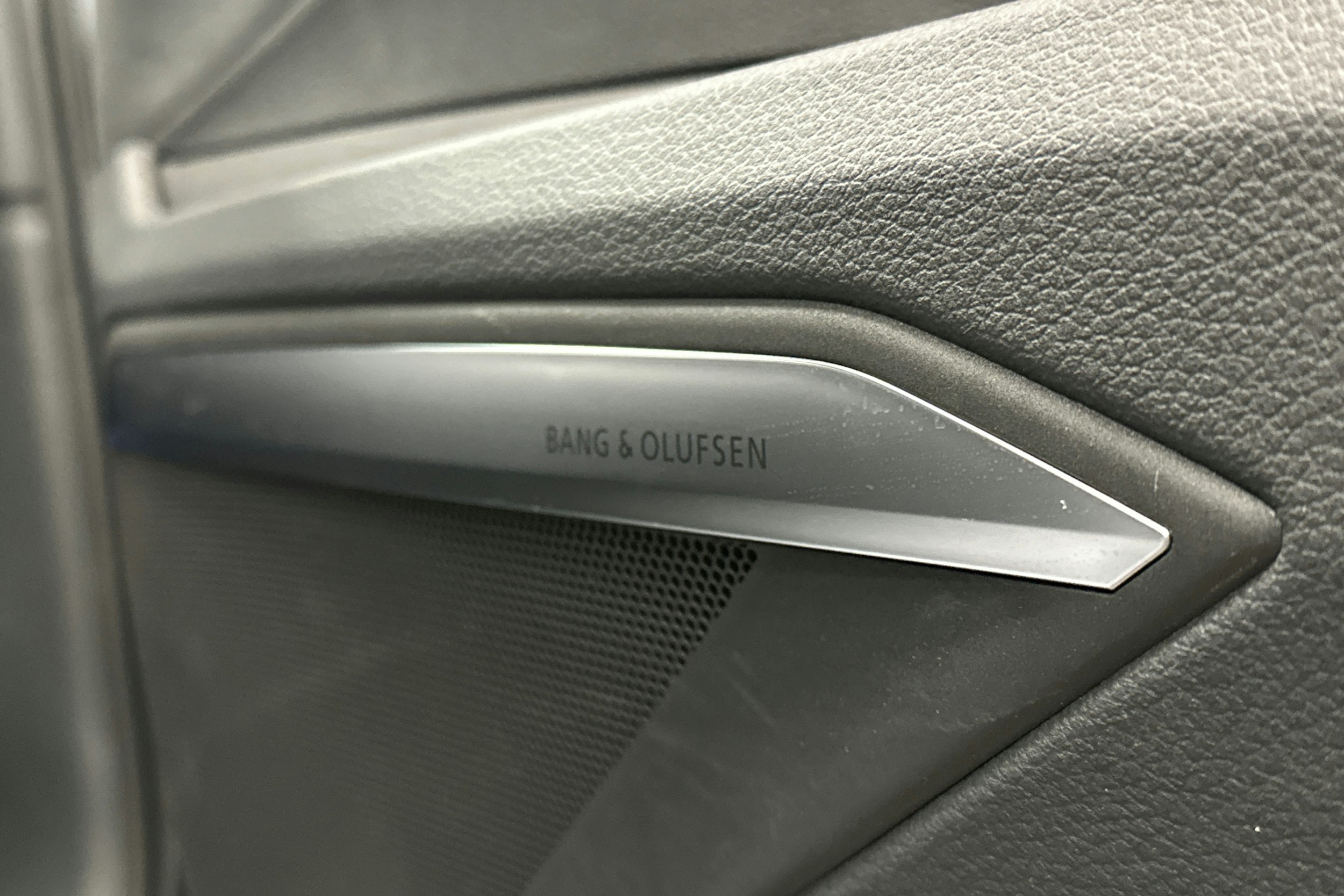 harmaa Audi e-tron 2023 kuva 31.