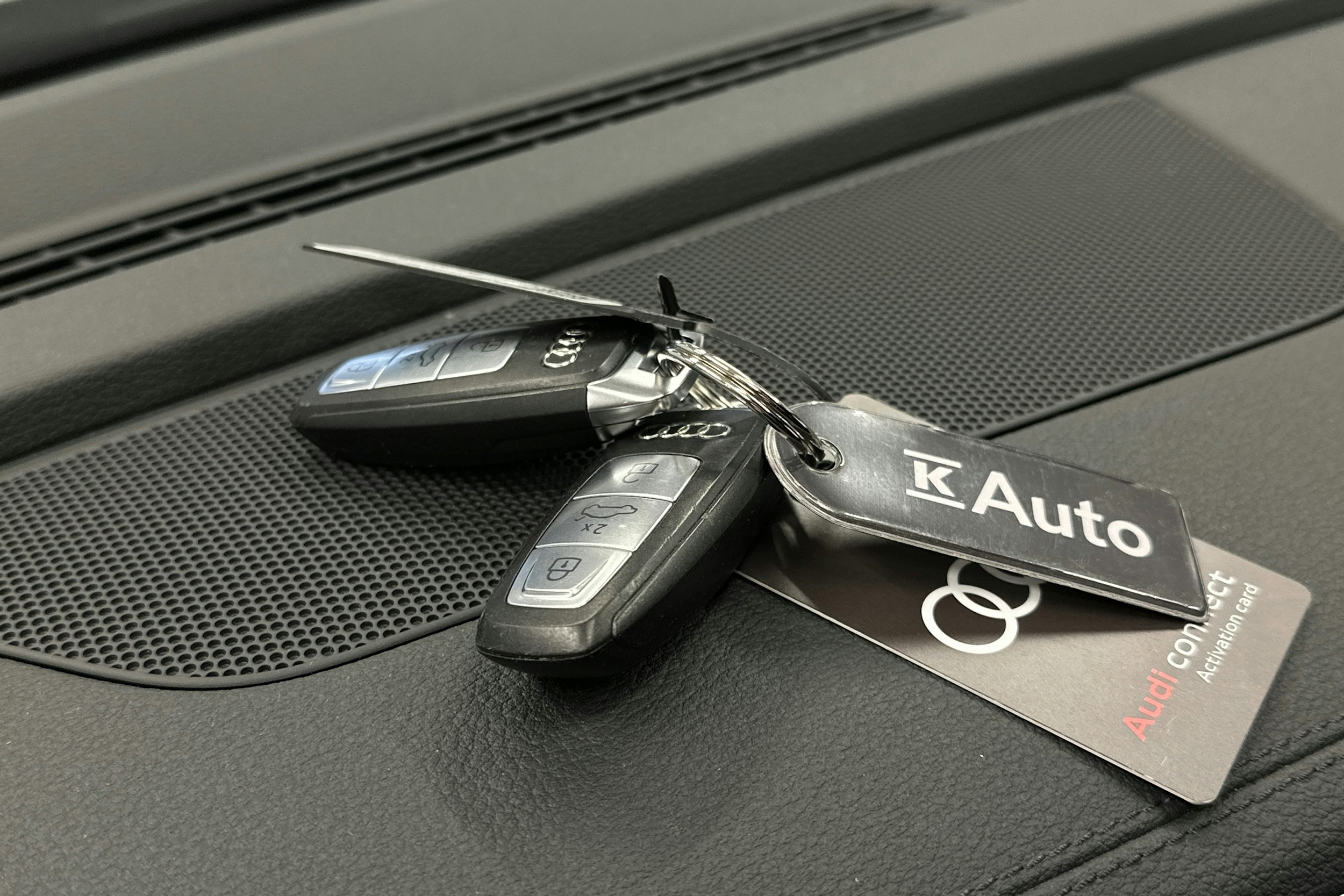 harmaa Audi e-tron 2023 kuva 32.