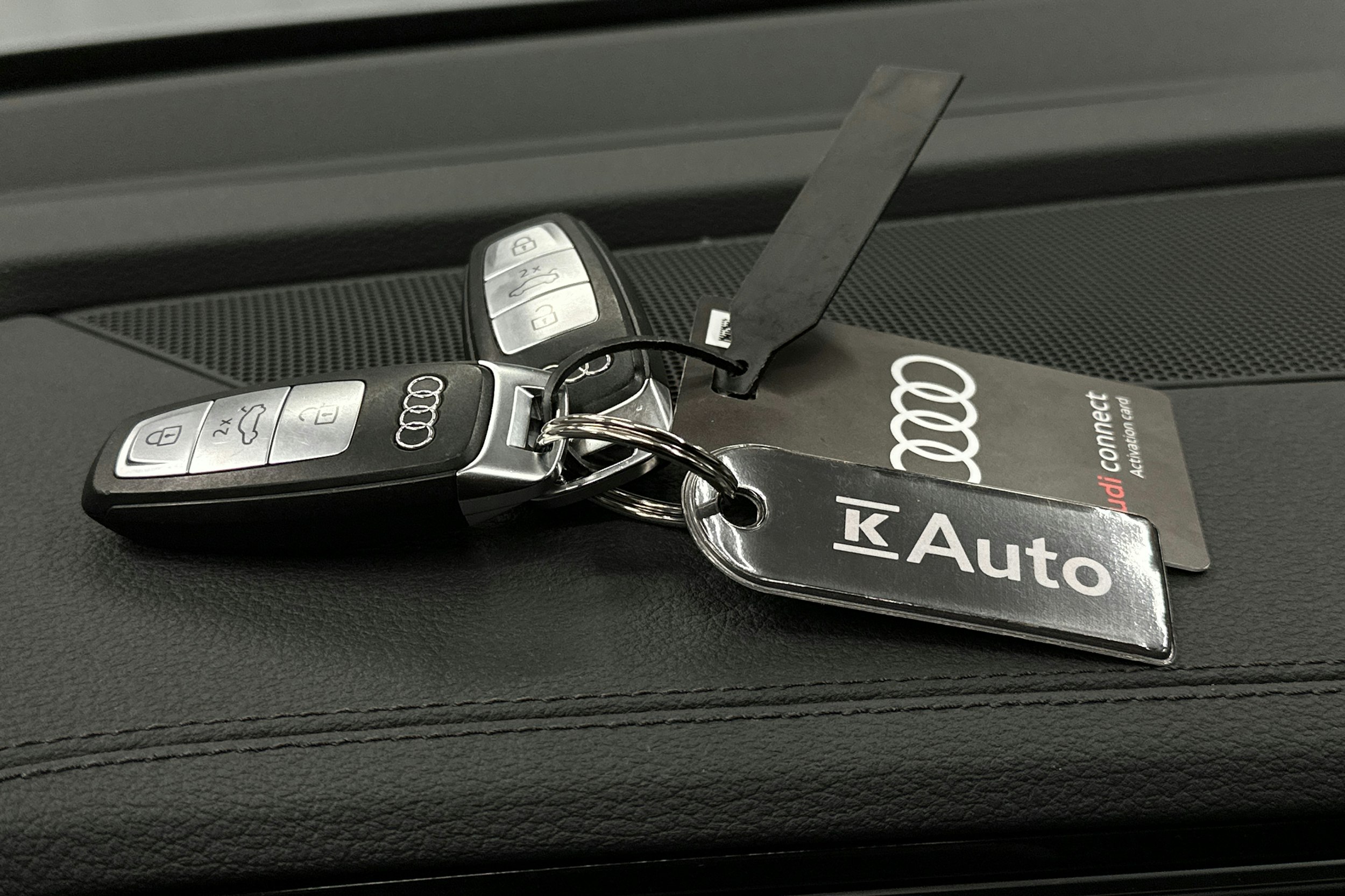 harmaa Audi e-tron 2023 kuva 34.