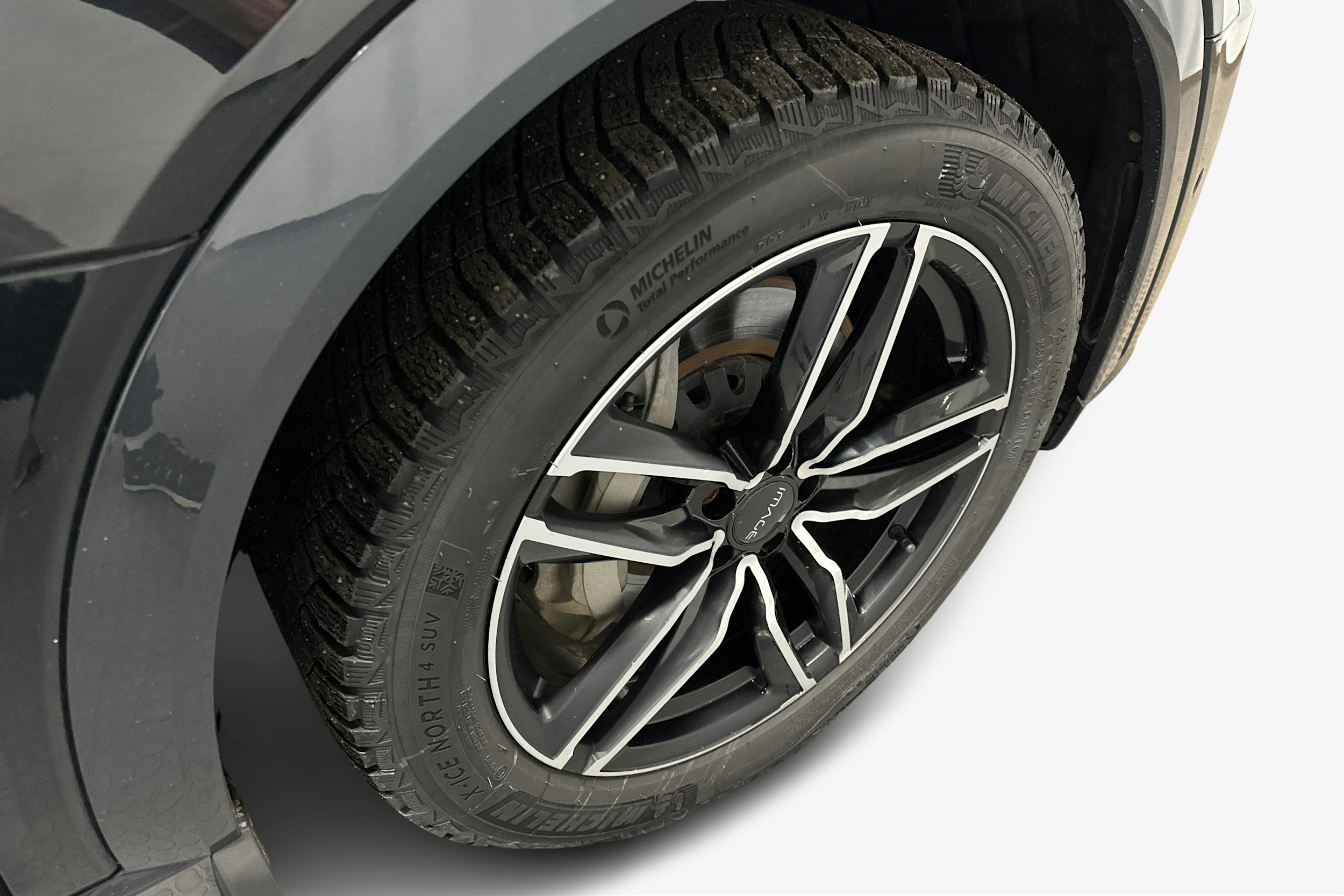 musta Audi e-tron 2023 kuva 11.