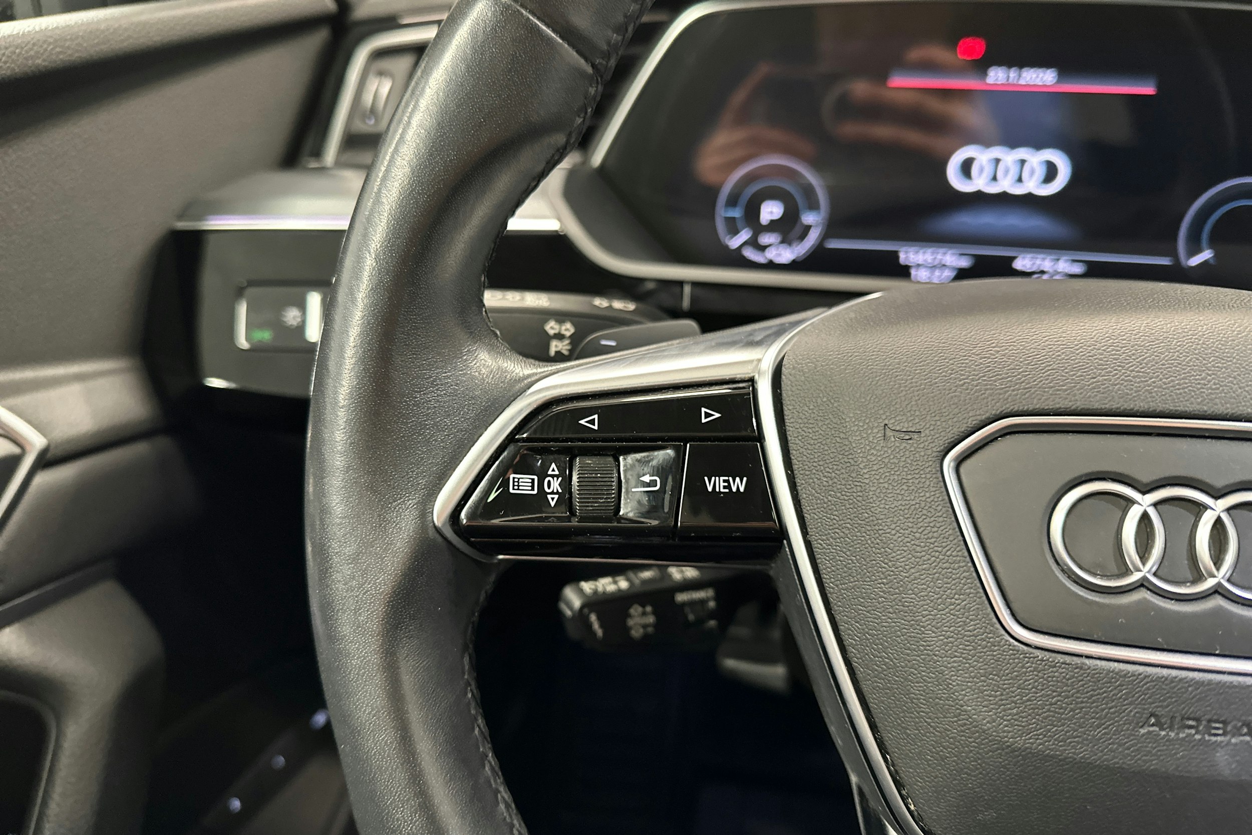 musta Audi e-tron 2023 kuva 14.