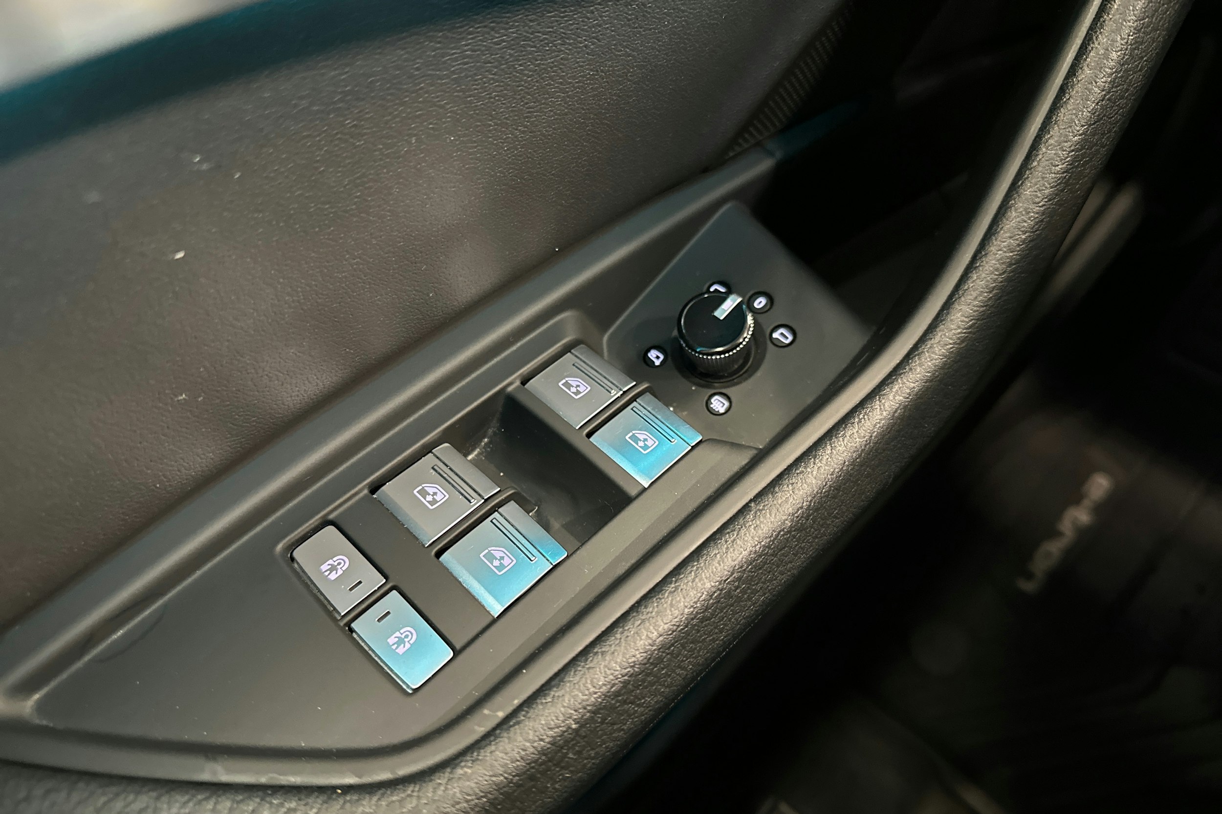 musta Audi e-tron 2023 kuva 17.