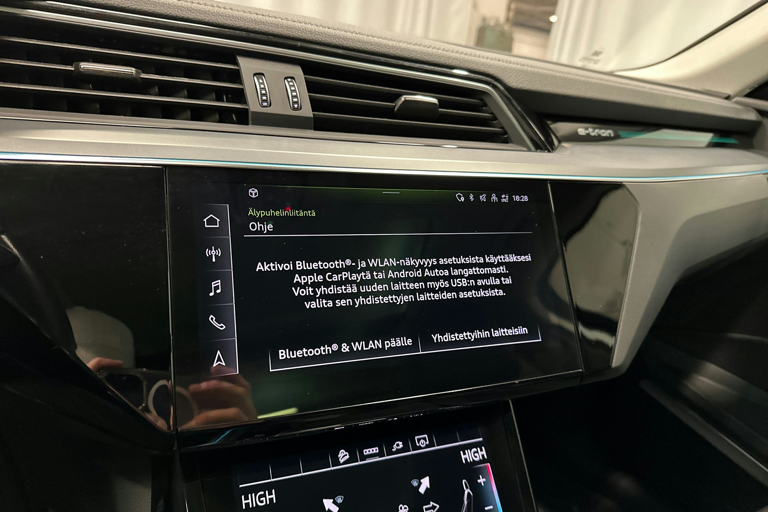 musta Audi e-tron 2023 kuva 20.