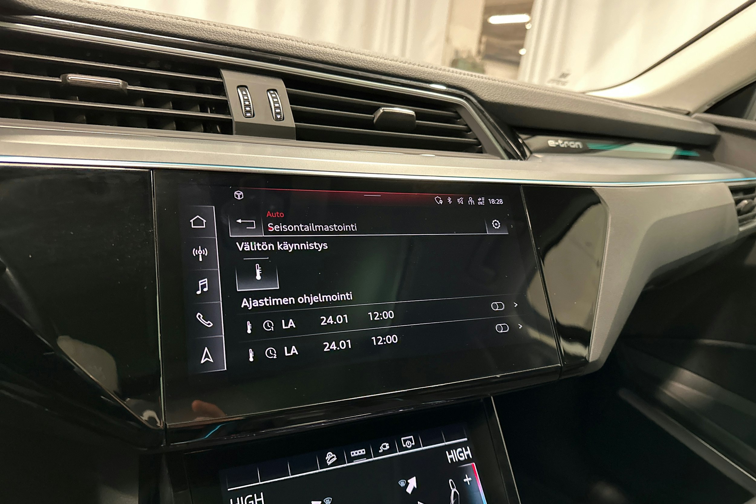 musta Audi e-tron 2023 kuva 23.