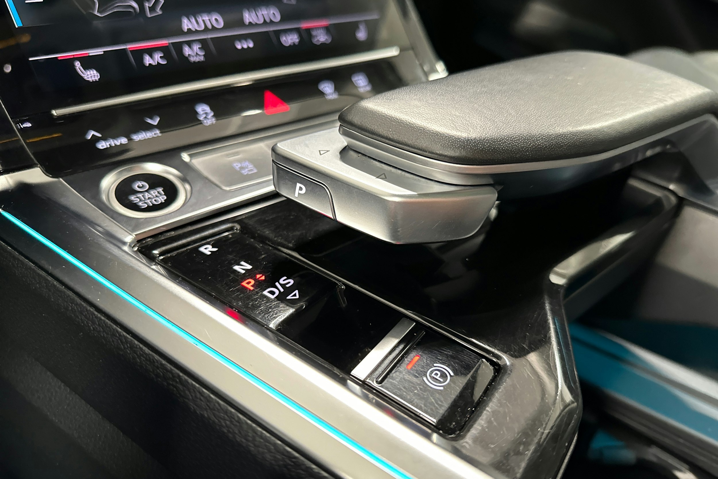 musta Audi e-tron 2023 kuva 27.