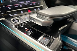 musta Audi e-tron 2023 kuva 27.