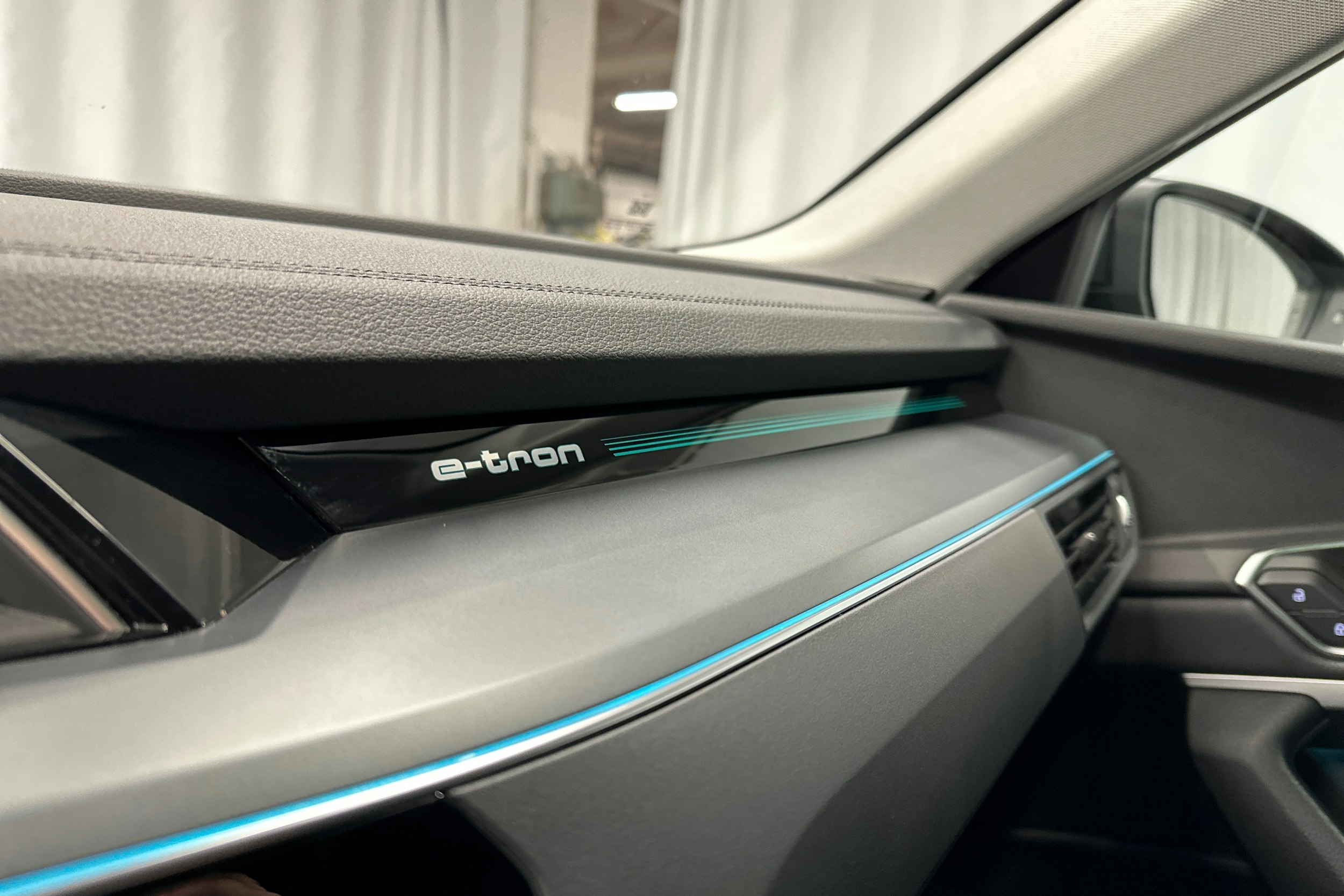 musta Audi e-tron 2023 kuva 28.