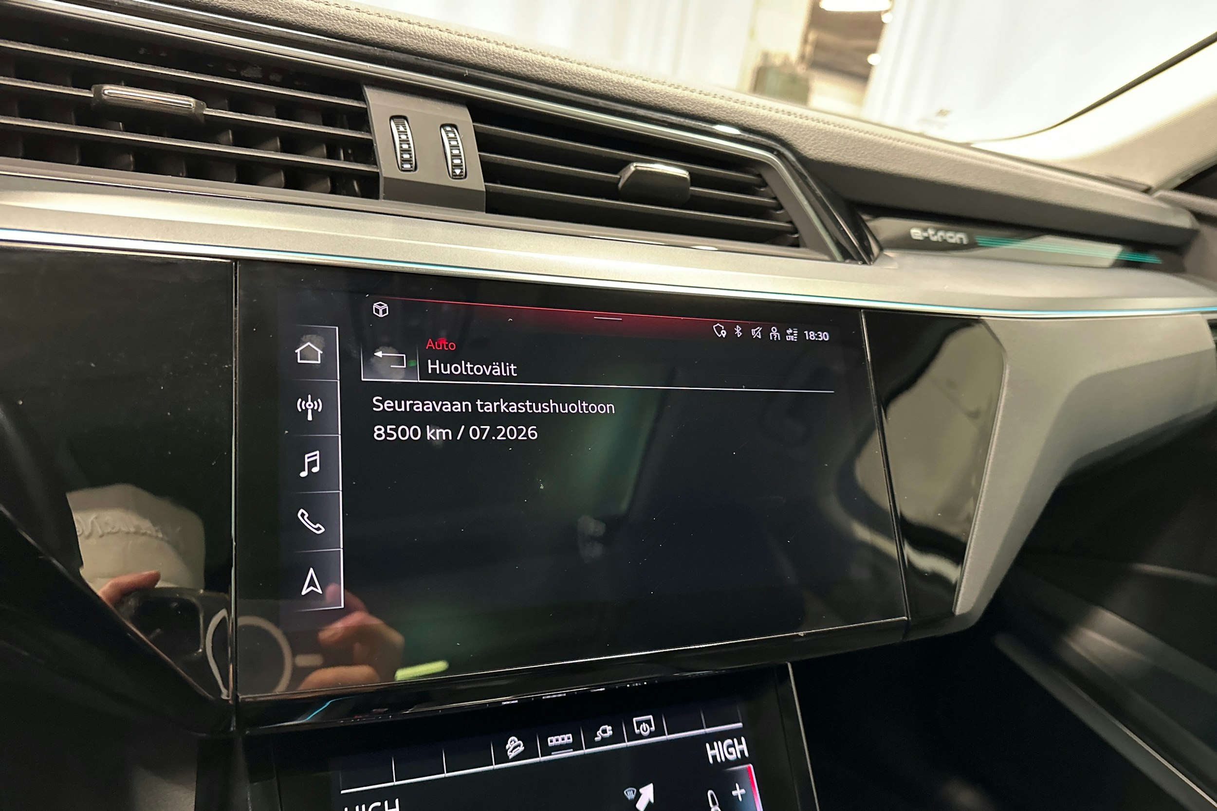 musta Audi e-tron 2023 kuva 29.