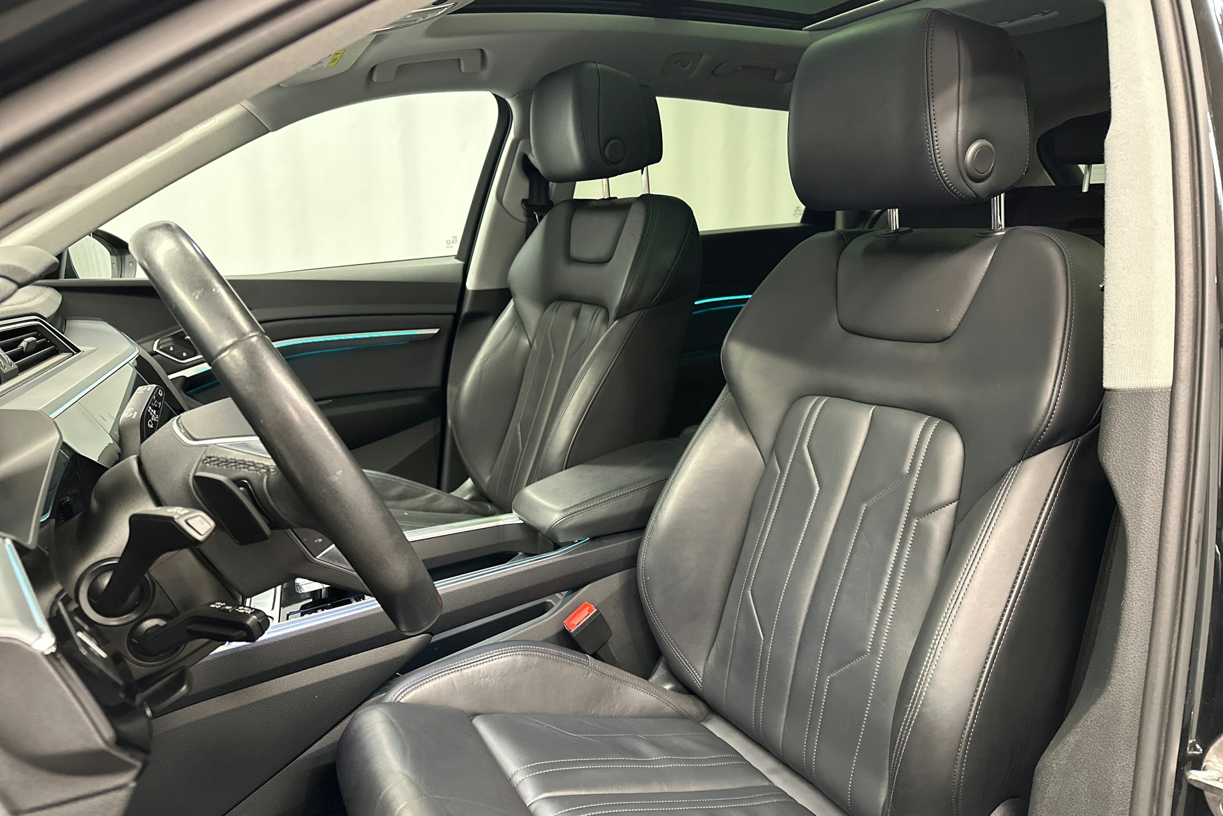 musta Audi e-tron 2023 kuva 30.