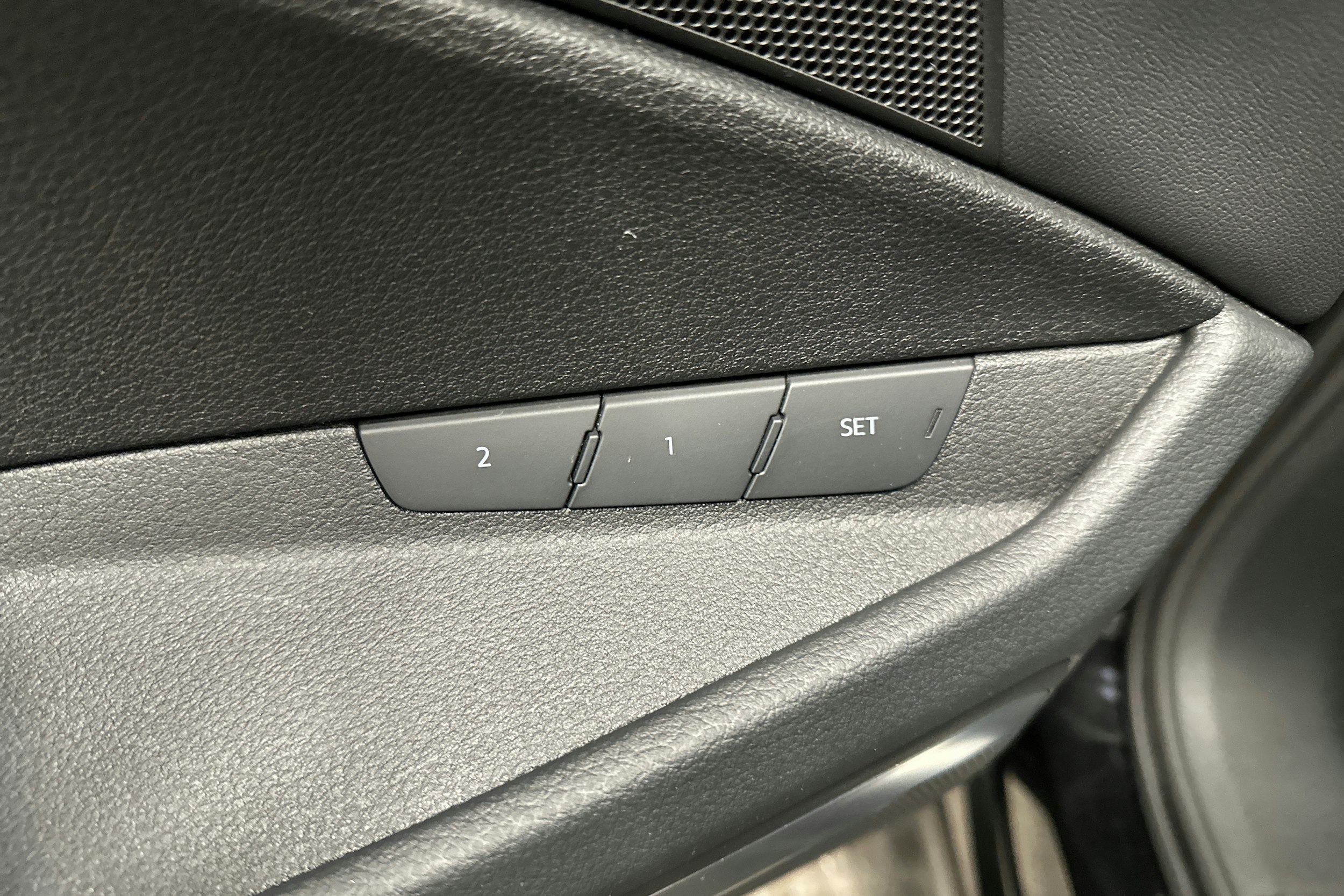 musta Audi e-tron 2023 kuva 32.