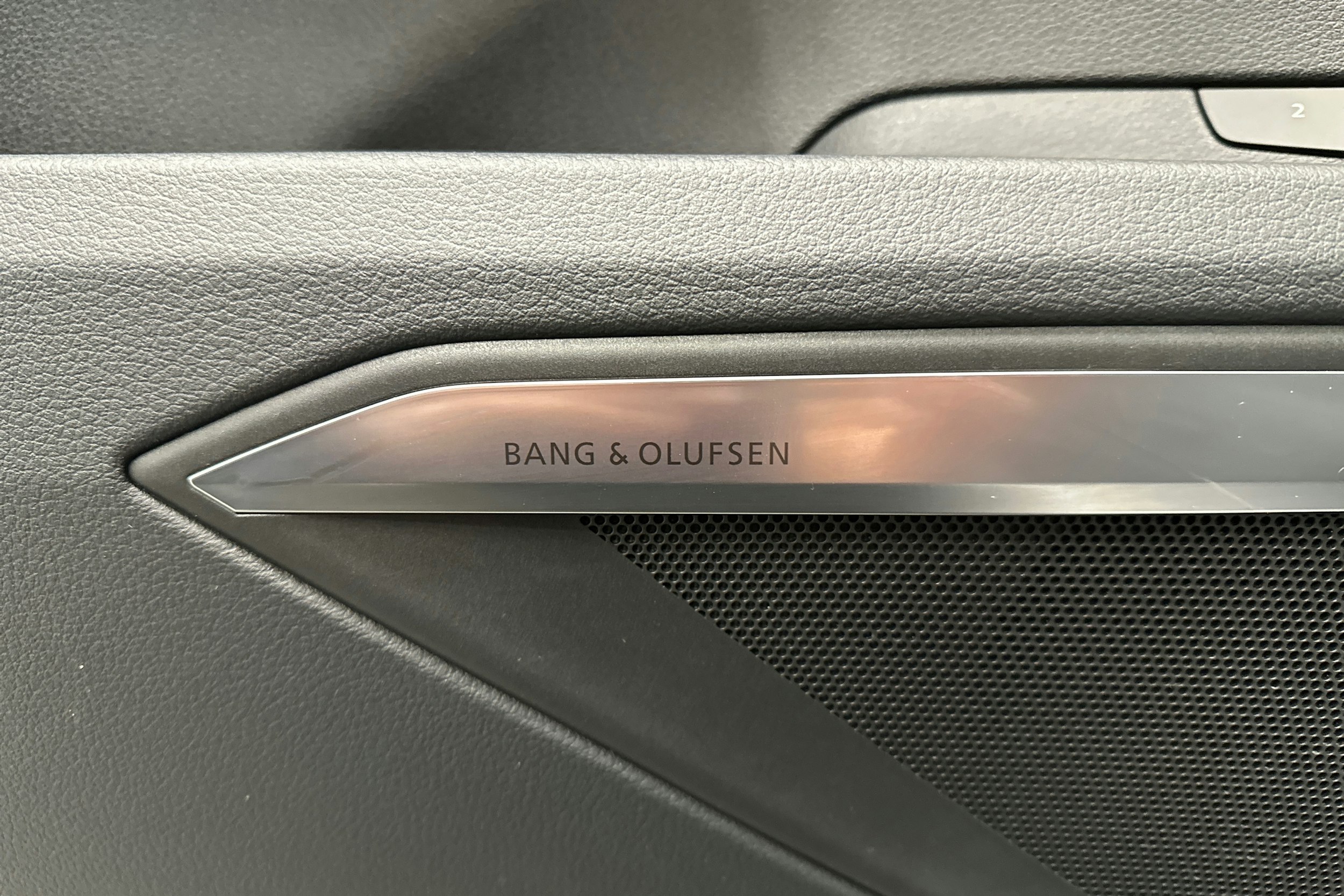 musta Audi e-tron 2023 kuva 33.