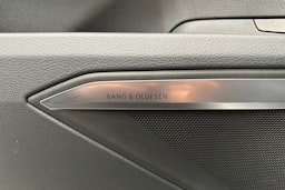 musta Audi e-tron 2023 kuva 33.