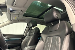 musta Audi e-tron 2023 kuva 34.