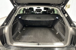 musta Audi e-tron 2023 kuva 35.