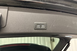 musta Audi e-tron 2023 kuva 36.