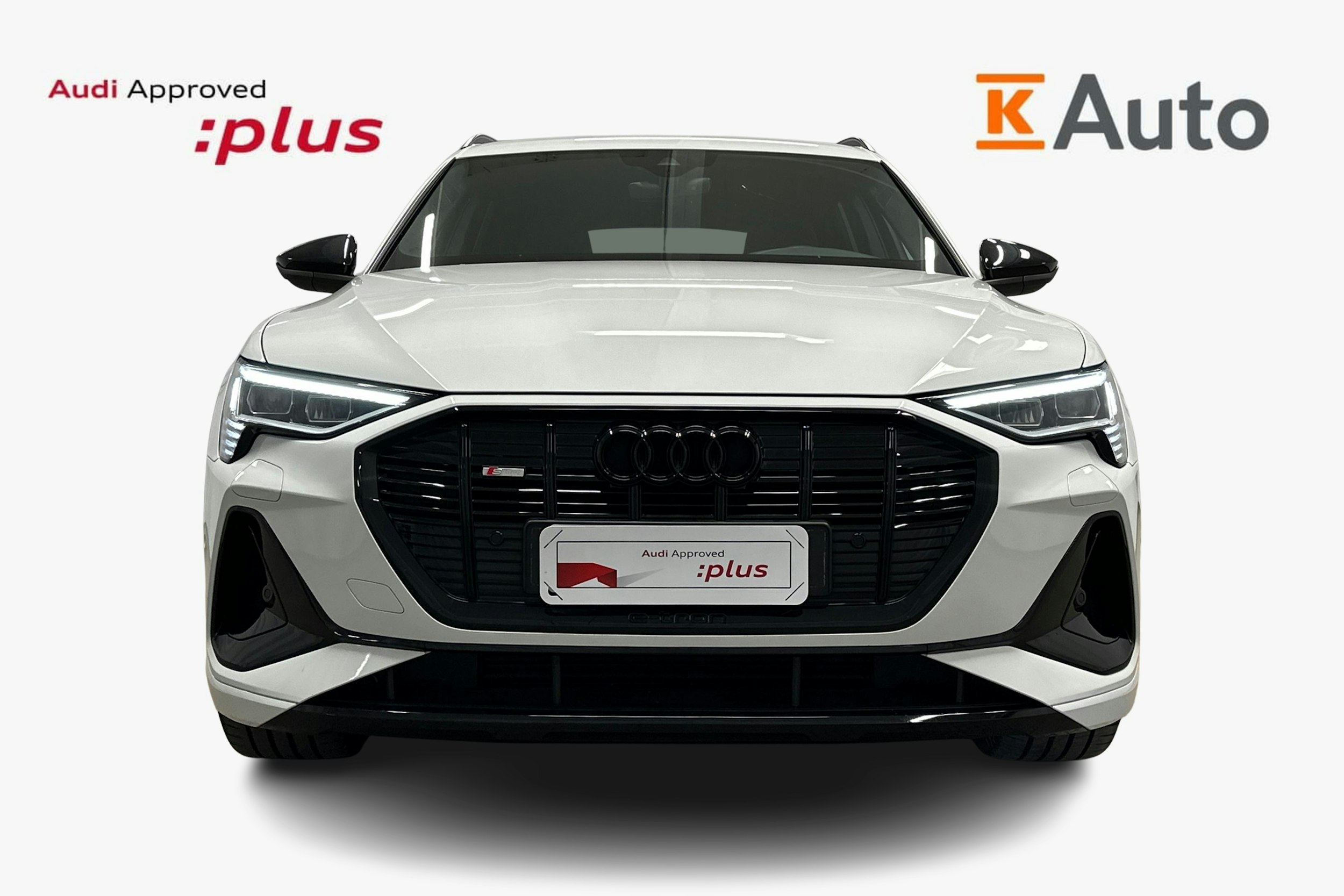 valkoinen Audi e-tron 2023 kuva 5.