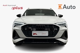 valkoinen Audi e-tron 2023 kuva 5.