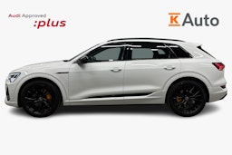 valkoinen Audi e-tron 2023 kuva 6.