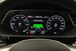 valkoinen Audi e-tron 2023 kuva 20.
