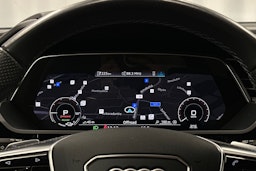 valkoinen Audi e-tron 2023 kuva 21.