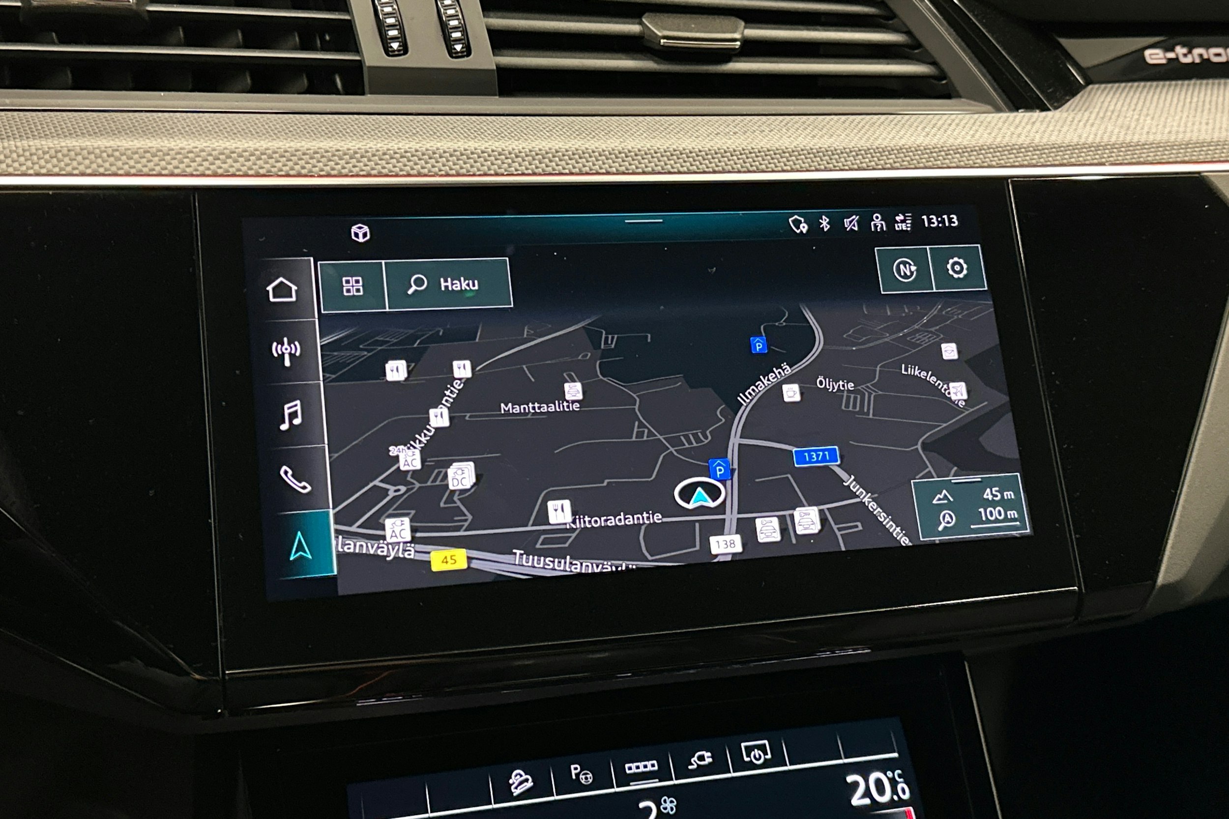 valkoinen Audi e-tron 2023 kuva 25.