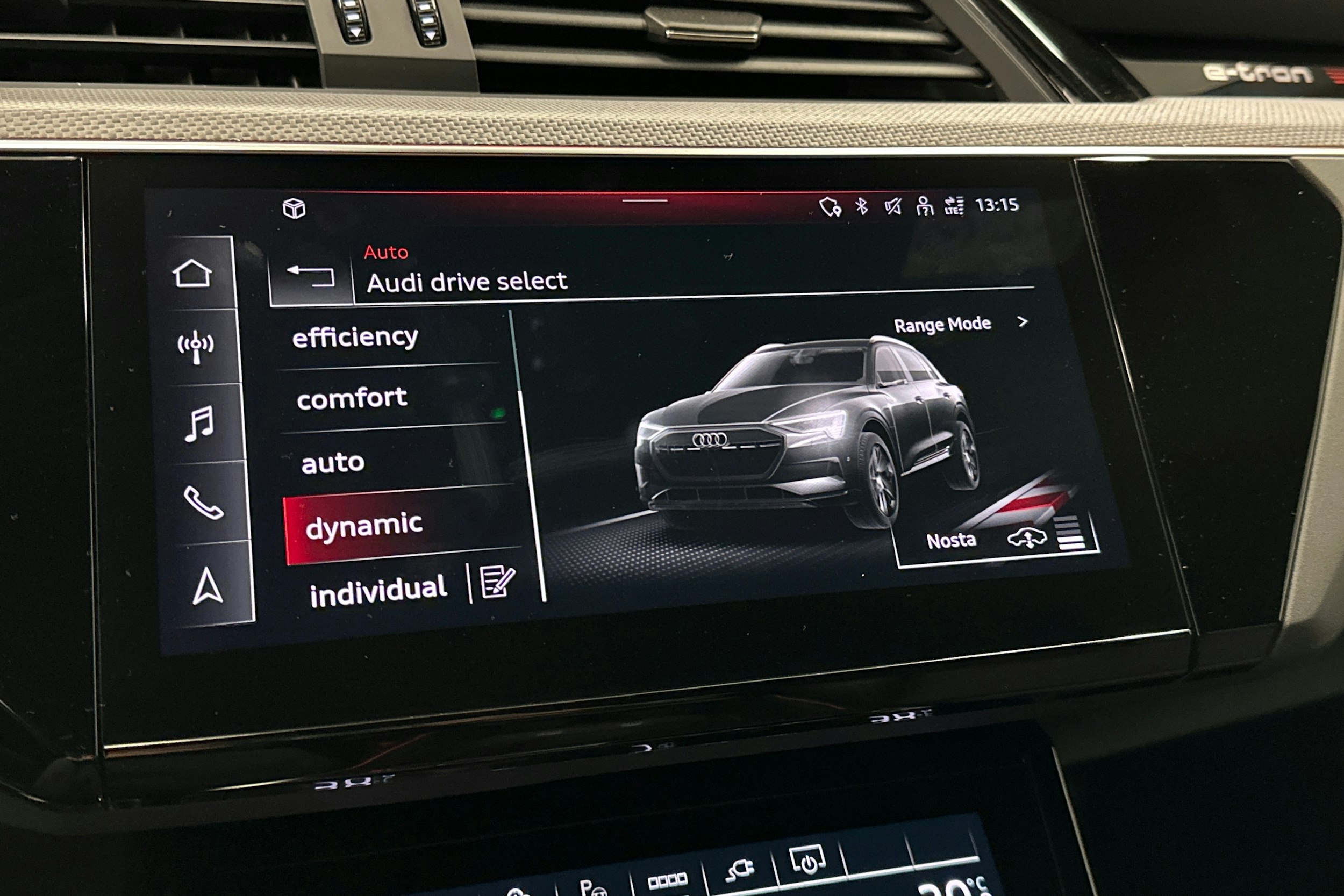 valkoinen Audi e-tron 2023 kuva 28.