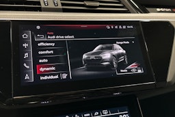 valkoinen Audi e-tron 2023 kuva 28.