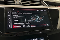 valkoinen Audi e-tron 2023 kuva 29.